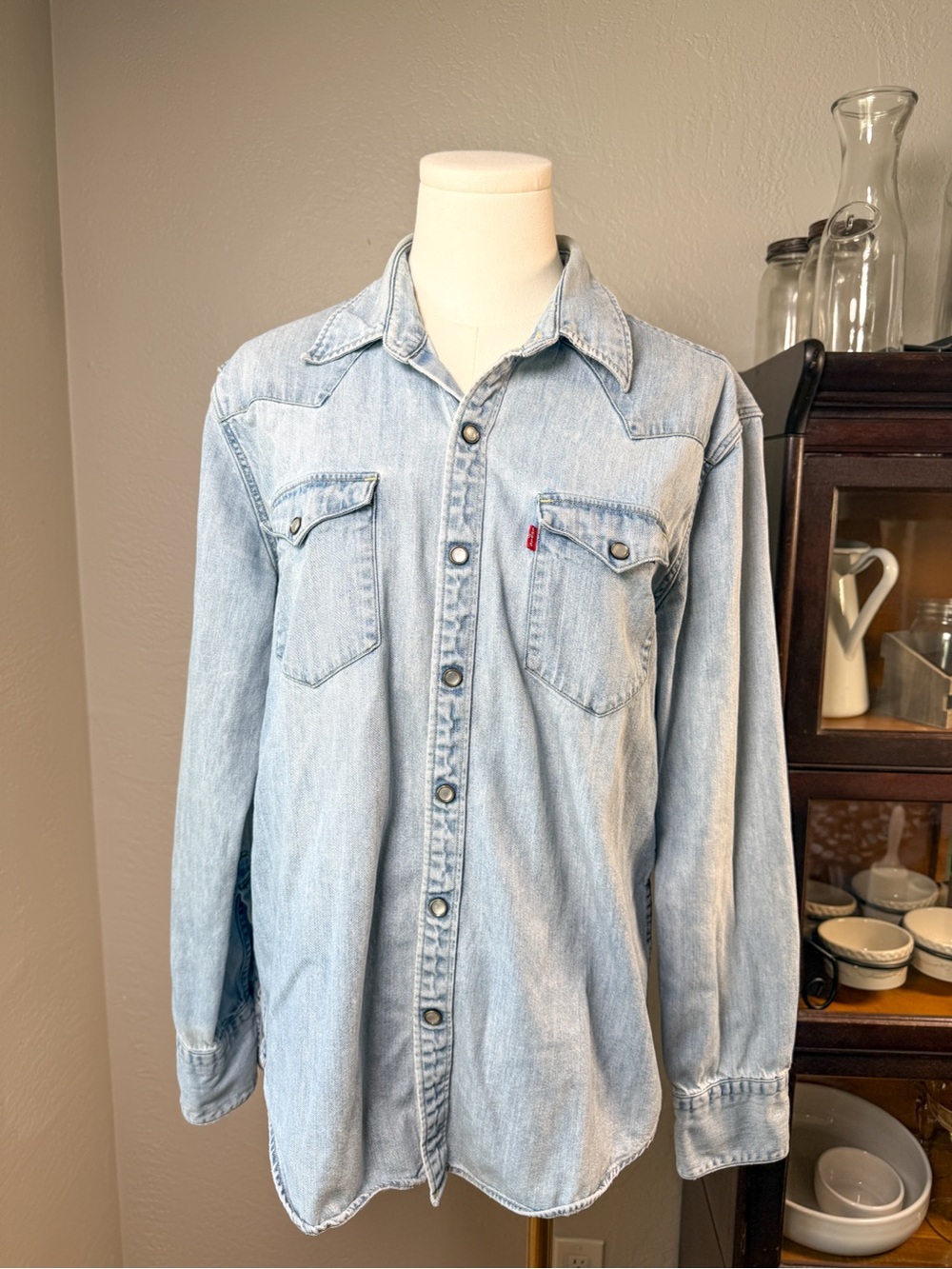 Vintage Levi’s Light Wash Denim Western Snap Shirt Size M
